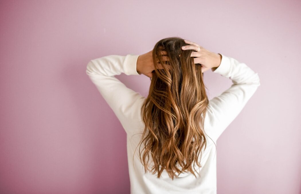 コロナストレスが20代女性の抜け毛に。予防や対策、シャンプーおすすめ